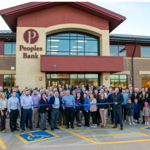 ribbon cutting at Peoples Bank in Sioux Center