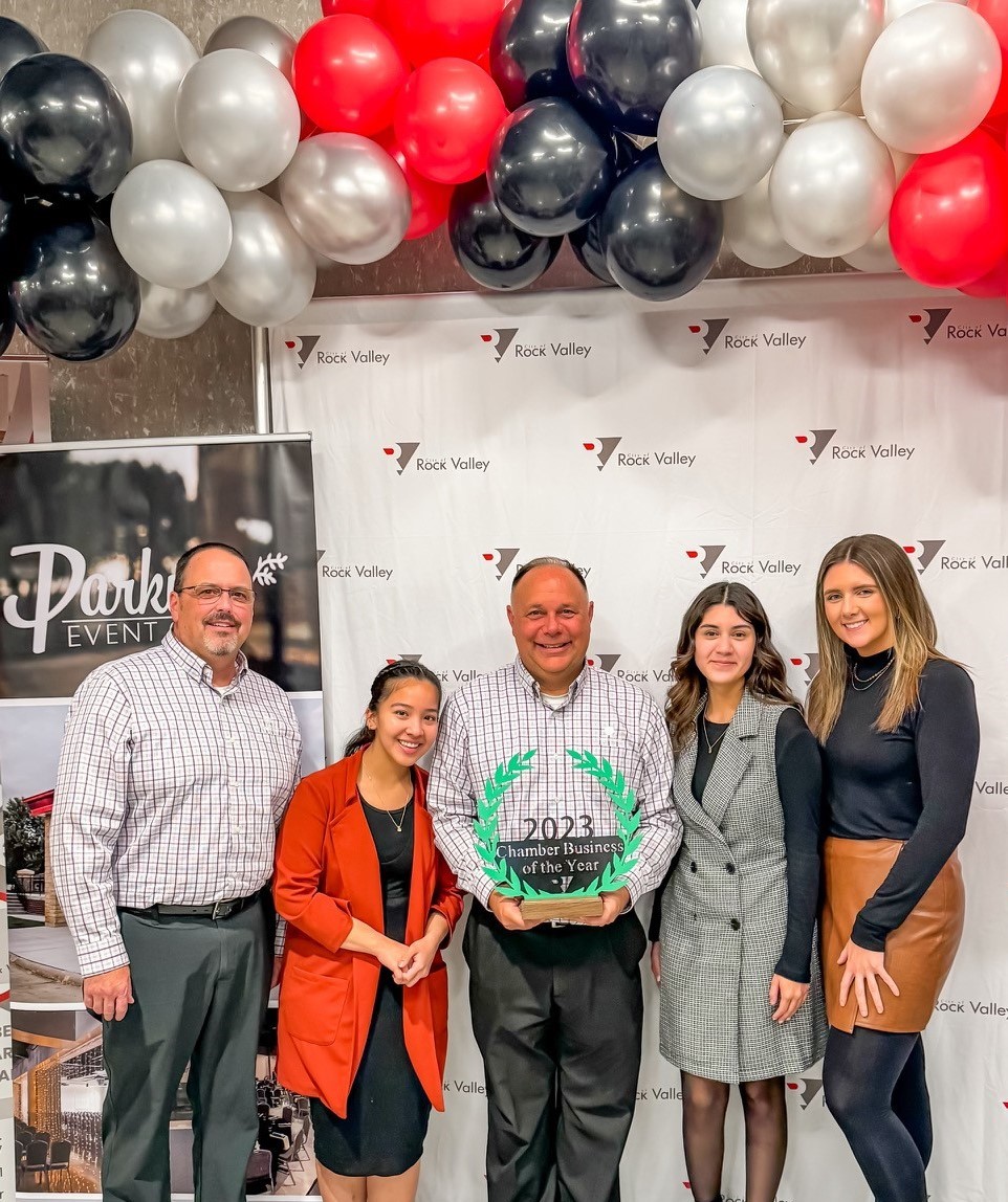 Group of Rock Valley Peoples Bank employees accepting award